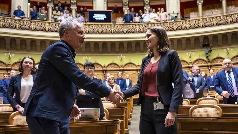 The new Bernese National Councillors Ueli Schmezer (SP) and Fabienne Stämpfli (GLP) took office on Tuesday.