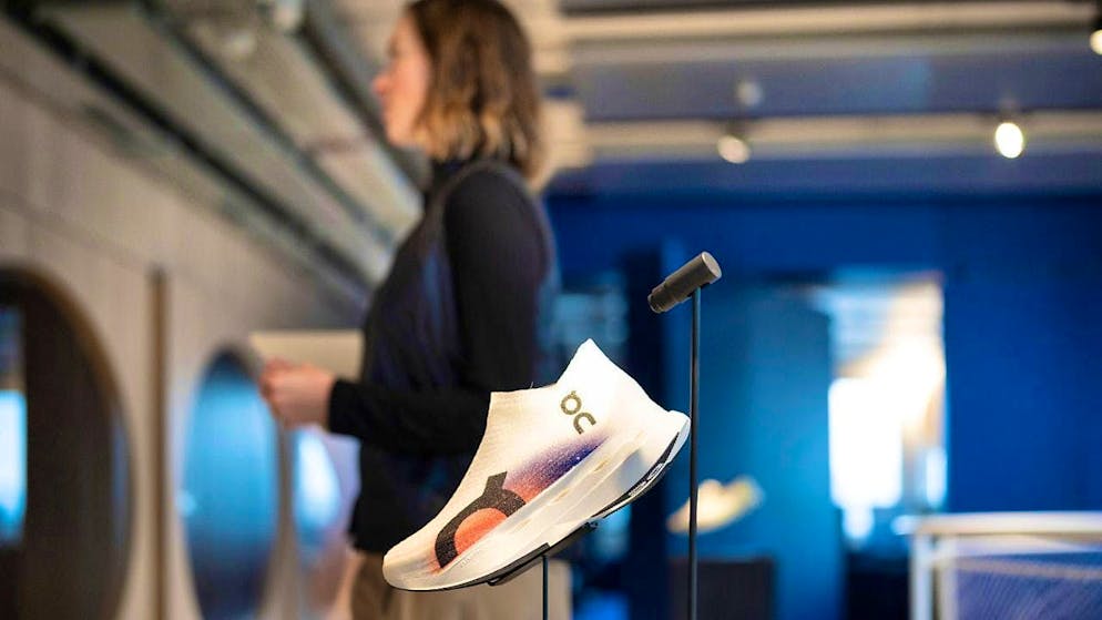 The Swiss sports shoe brand On continues to grow strongly. In 2024, sales even climbed above 2 billion Swiss francs. In the current year, On wants to grow further with stars such as Roger Federer and Zendaya.(archive image)