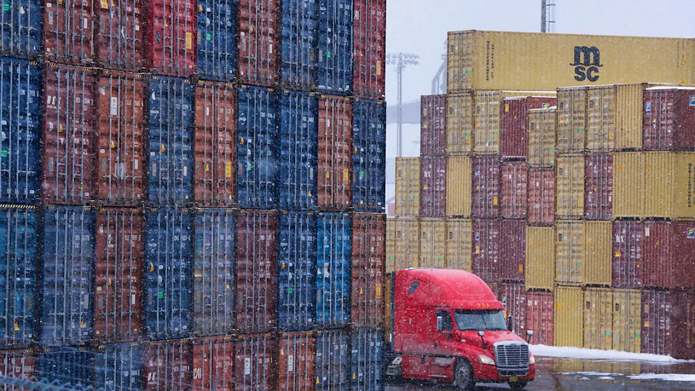 ARCHIV - Schiffscontainer sind am Atlantic Hub Containerterminal in Halifax zu sehen. Foto: Darren Calabrese/The Canadian Press/dpa