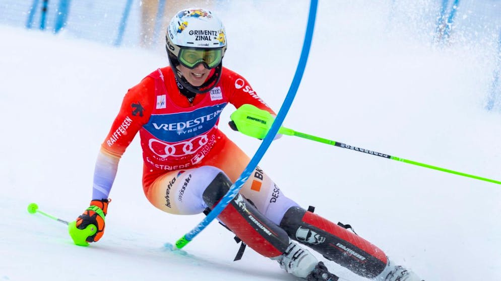 Slalom-Weltmeisterin Camille Rast könnte nach ihrem Sturz in Sestriere am kommenden Wochenende auf die Rennpisten zurückkehren