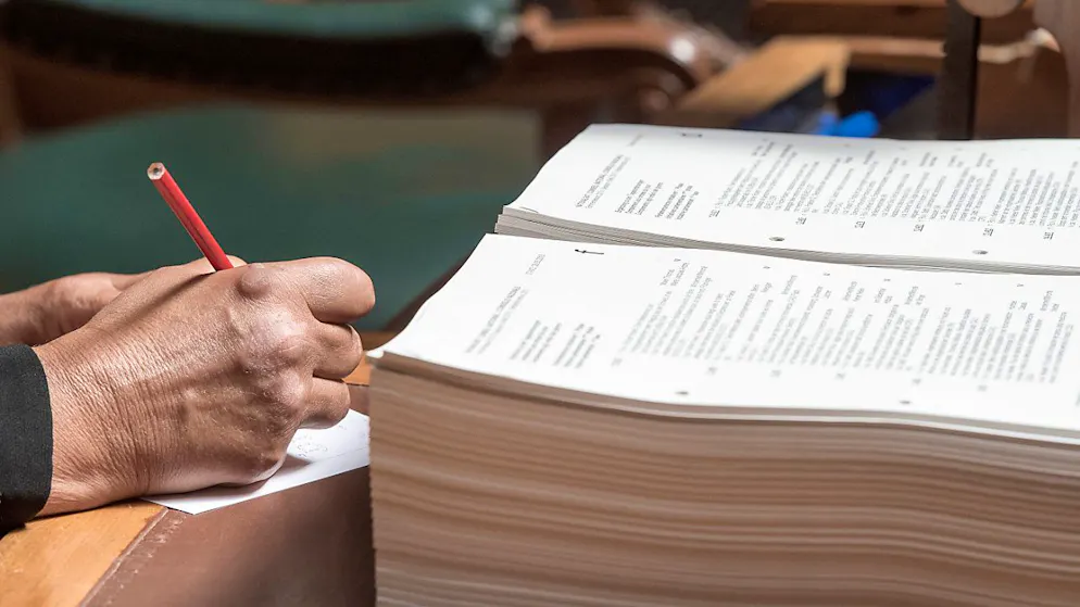 Jedes Nationalratsmitglied darf auch künftig beliebig viele Vorstösse einreichen. Der Ständerat hat eine Limitierung abgelehnt. (Themenbild)