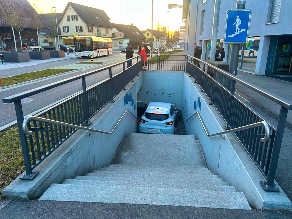 The car came to a standstill in the underpass