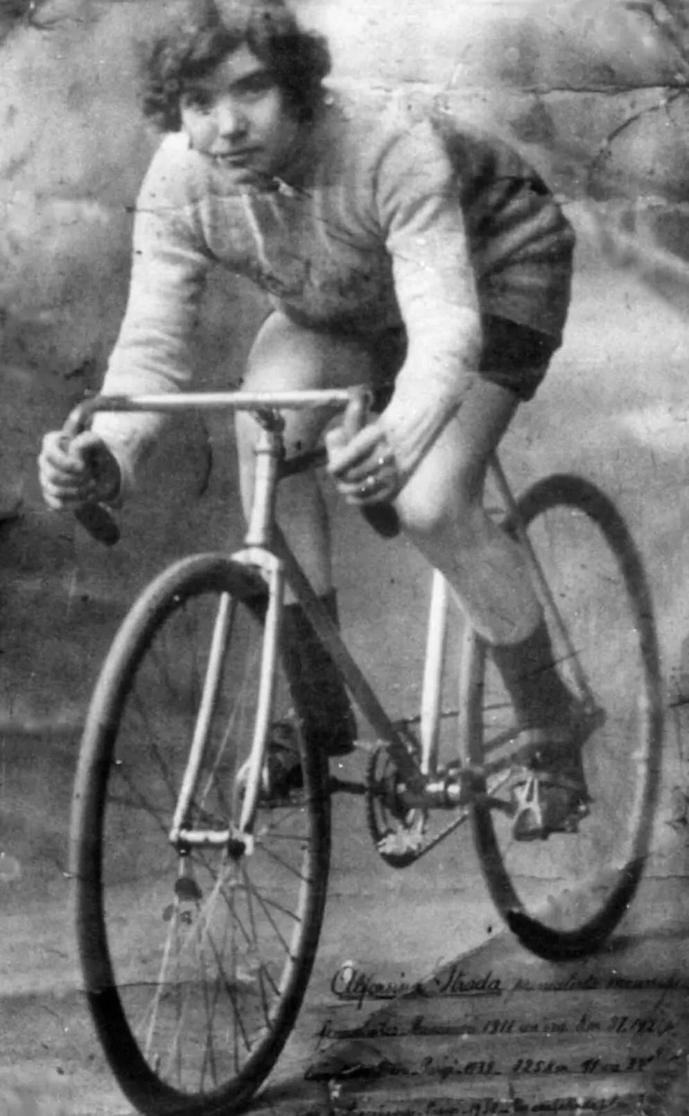 Alfonsina Strada ist bis heute die einzige Frau, die am Giro d'Italia für Männer teilnahm.