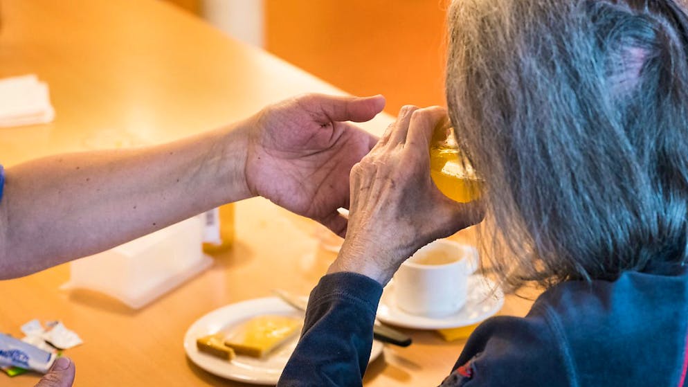 Il personale delle cure a lungo termine vuole una trasformazione del lavoro di assistenza in Svizzera (foto simbolica)