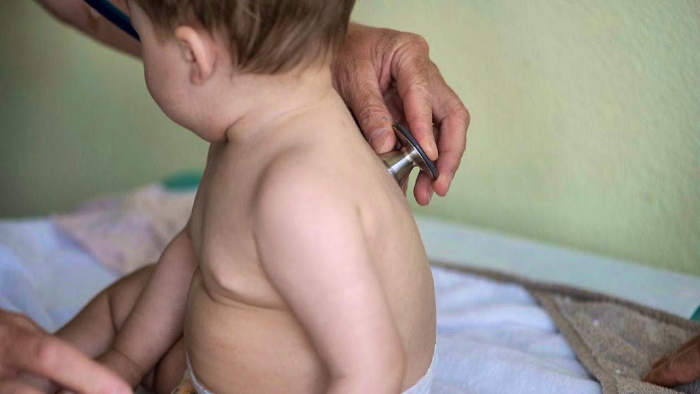 Before the pandemic, mycoplasma was one of the most common pathogens causing pneumonia in children. With the corona measures, however, the bacteria have disappeared for three years. (symbolic image)