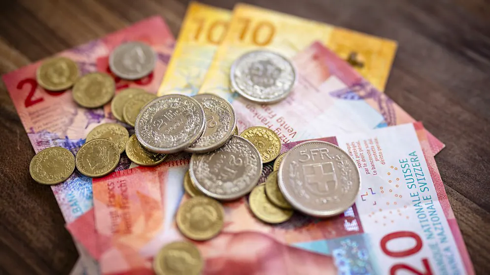 Der Nationalrat will in der Verfassung verankern, dass die Nationalbank die Versorgung des Landes mit Bargeld sicherstellen muss. (Themenbild)