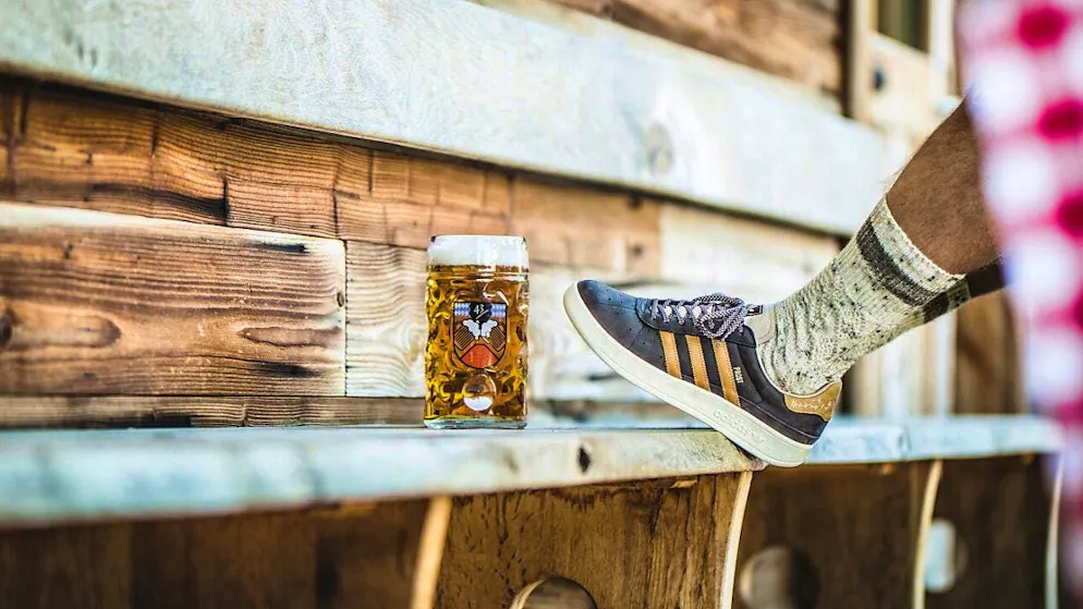 Adidas achieves double-digit growth in 2024 (symbolic image)