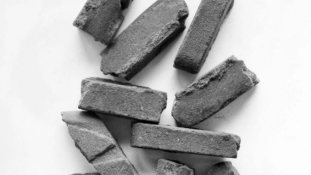 Two Italians smuggled over 280 kilograms of hashish blocks across the border into Italy. (symbolic image)