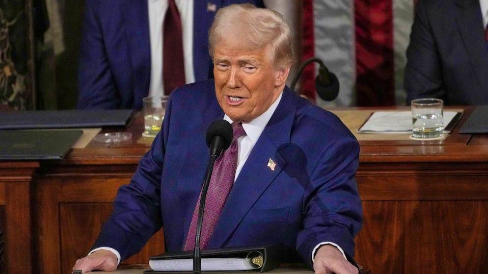 At the start of his speech to Congress on Tuesday evening, US President Donald Trump was disrupted by loud shouts of protest.