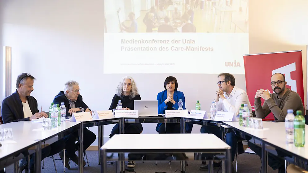 Gewerkschaften mobilisieren mit Care-Manifest Personal an der Basis - Gallery. Vertreterinnen und Vertreter der Gewerkschaft Unia haben am Mittwoch ihr Care-Manifest vorgestellt.