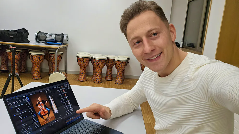 Jodok Cello. Mit seinen Videos erreicht Jodok heute Millionen Menschen auf der ganzen Welt.