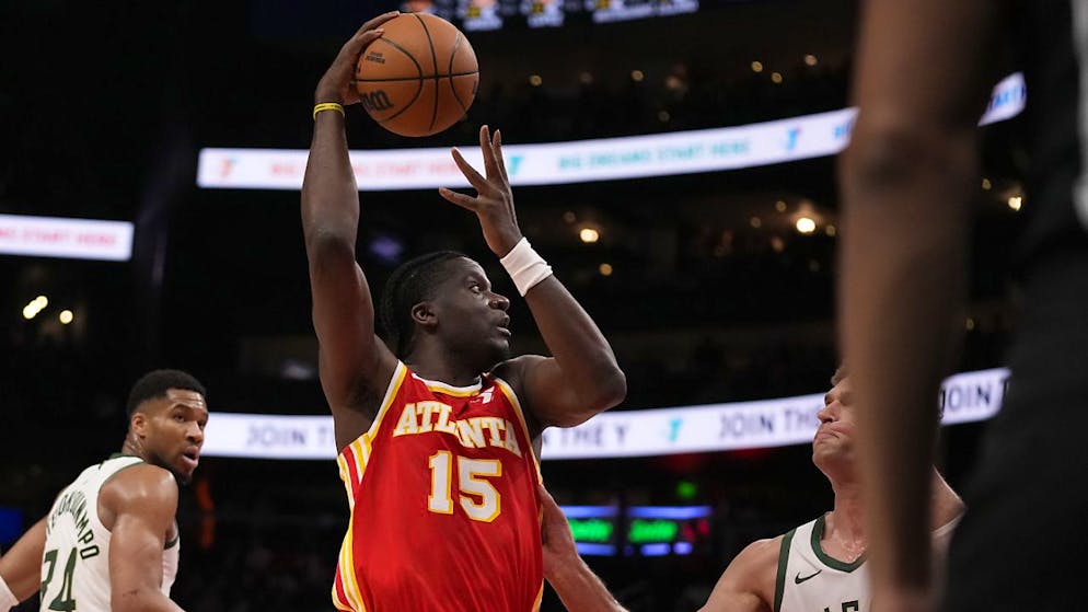 Die Atlanta Hawks mit Clint Capela verlieren gegen die Milwaukee Bucks mit Superstar Giannis Antetokounmpo.