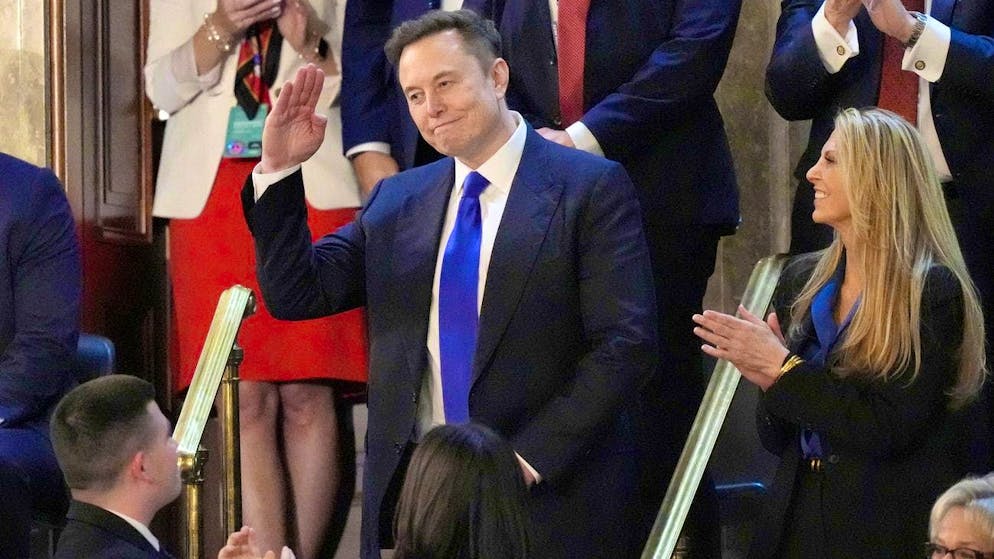 Elon Musk - once in a suit and tie - attends Trump's speech.
