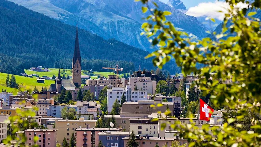 Two asylum seekers attacked and insulted a 19-year-old Jew in Davos in August 2024. They have now been sentenced to prison. (archive image)