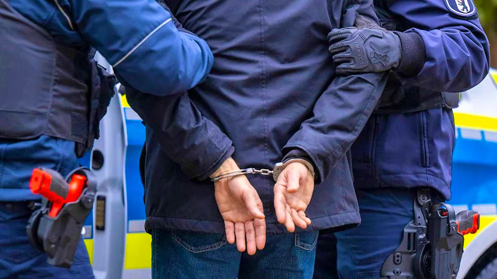 ILLUSTRATION - The police arrest a man. Photo: Monika Skolimowska/dpa
