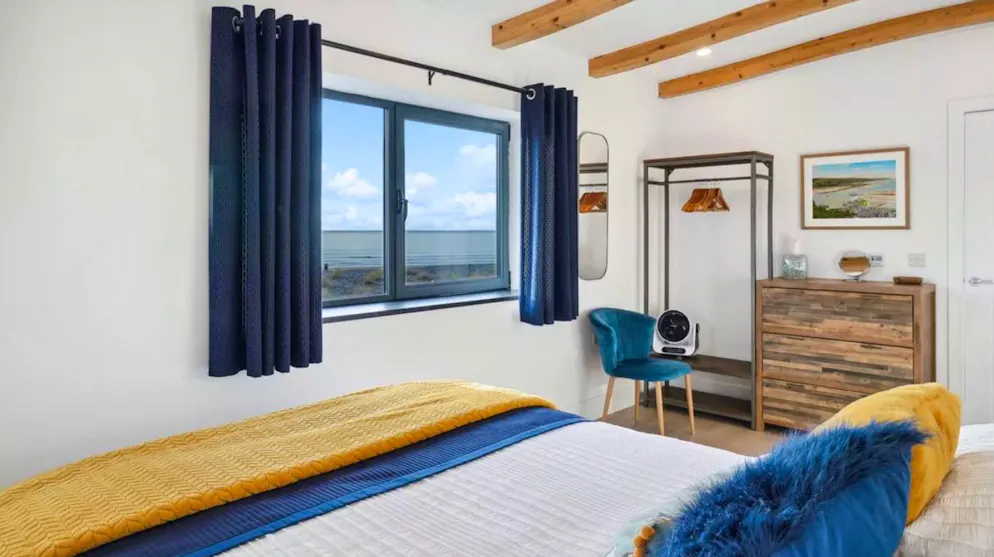 Vom Haus aus hat man Ausblick übers Meer.