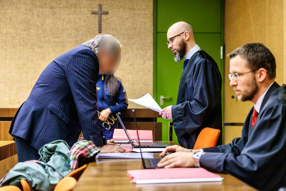 Plagiarism forged out of revenge - prison sentence - Gallery. The defendant began with a very long last word. 