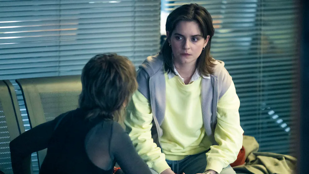 «Tatort» im Check: Warum steht der Kölner Fernsehturm leer?. Als ihre Mutter Gina verschwand, war Svenja Kohlheim (Vanessa Loibl, rechts) noch ein Baby. Meike Bennis (Karoline Eichhorn, links) war damals Ginas beste Freundin.