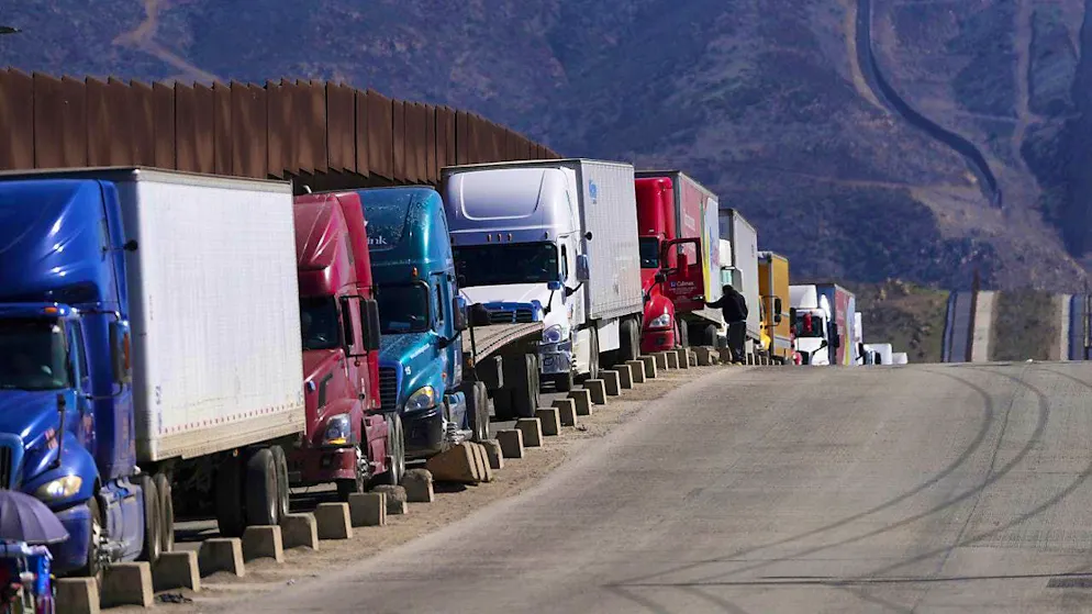 After the punitive tariffs were introduced, long traffic jams formed at the border from Mexico to the USA. (archive image)