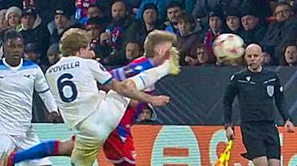 Lazio's Nicolò Rovella receives perhaps the most indisputable red card of all time for this brutal kick to the face.