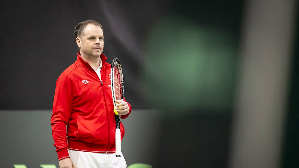 Die Schweizer Davis-Cup-Team um Captain Severin Lüthi bekommt es mit Indien zu tun