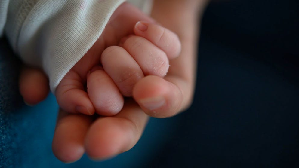 «Meine Frau ist fix und fertig». Spital schickt Baby mit Schädelbruch wieder nach Hause