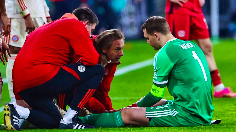 A torn muscle fiber in his calf forces Manuel Neuer to take a forced break
