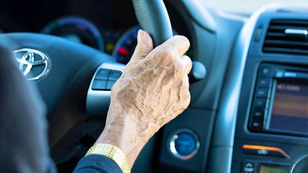 In 2024, the number of driving licenses withdrawn in Switzerland rose by almost nine percent to 86,995. In particular, there was a sharp increase in the number of license withdrawals among learner drivers and the 75-plus age group. (symbolic image)