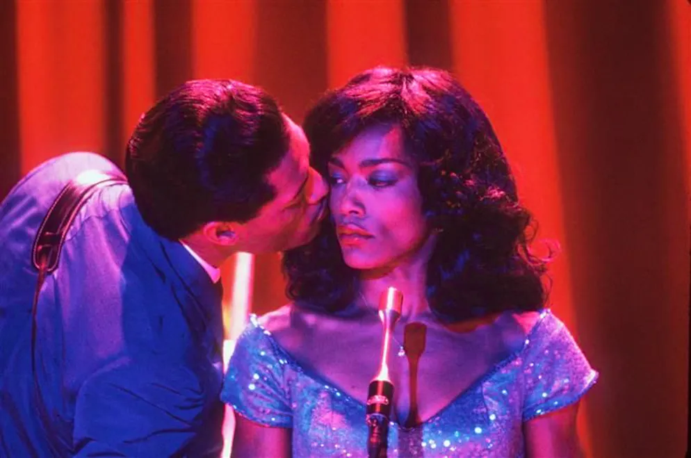 Der ehrgeizige Rockmusiker Ike Turner entdeckt das Talent der jungen Sängerin Anna-Mae Bullock (ANGELA BASSETT) und heiratet sie.