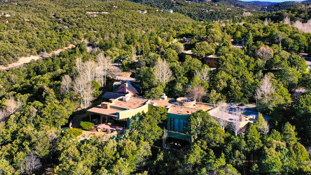 Hackman death: Wife probably died a week before movie star - Gallery. The bodies of Gene Hackman and his wife Betsy Arakawa were found in the estate. (archive picture)