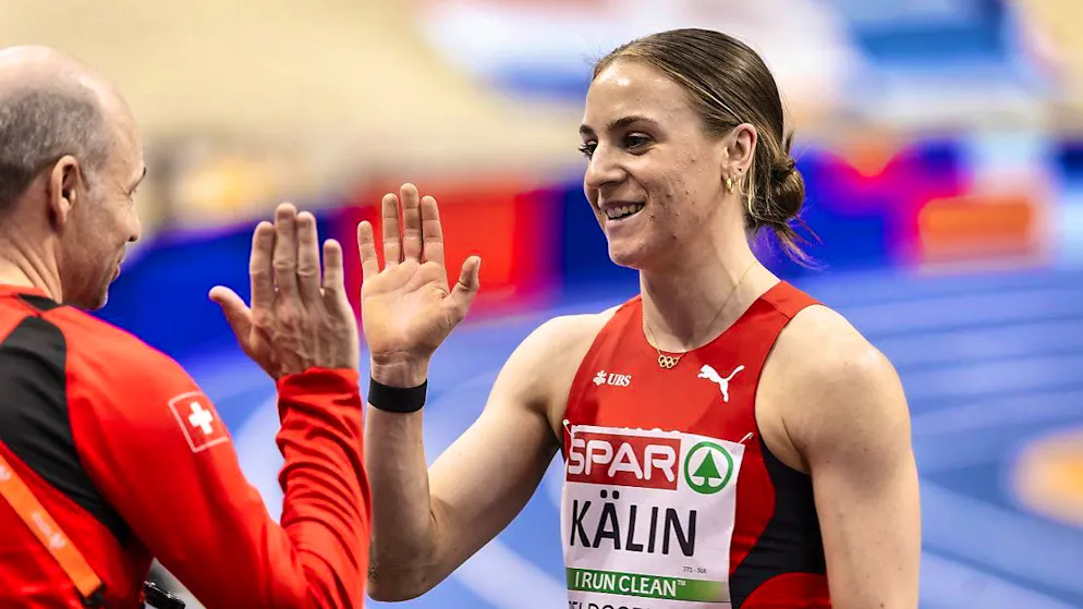 Shaking hands after the record jump: Annik Kälin and her father and coach Marco Kälin