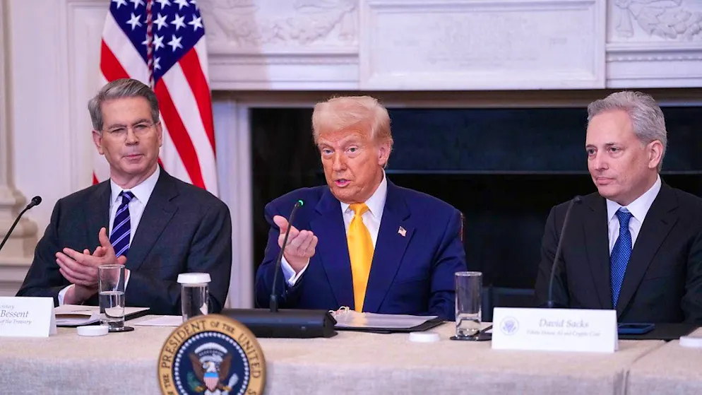 The US President is pushing ahead with his crypto agenda. He receives industry representatives at the White House to talk about the future.