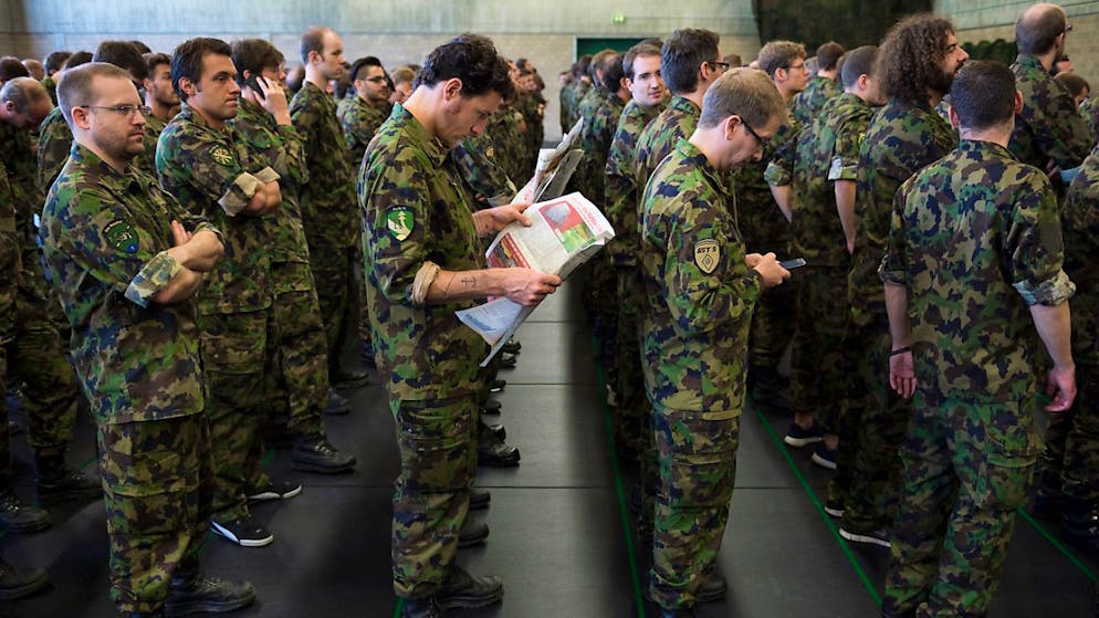 Die Ausbildung bei der Armee soll mit dem Berufs- und Privatleben besser vereinbar werden. Das Parlament kann entscheiden über entsprechende Änderungen im Militärgesetz. (Themenbild)