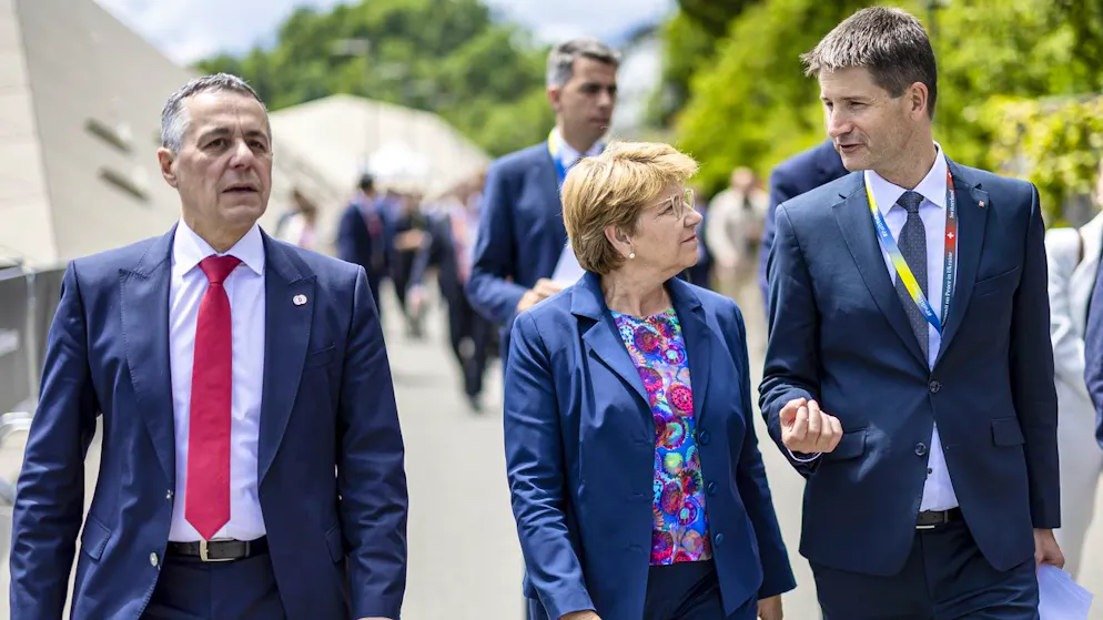 Gabriel Lüchinger (rechts) mit Viola Amherd (Mitte) und Ignazio Cassis (links) im Juni 2024 bei der Friedenskonferenz zur Ukraine auf dem Bürgenstock. Lüchinger leitete die Task-Force, die die Konferenz organisierte.