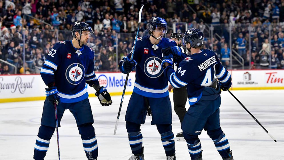 Nino Niederreiter (links) kehrt mit den Winnipeg Jets zum Siegen zurück