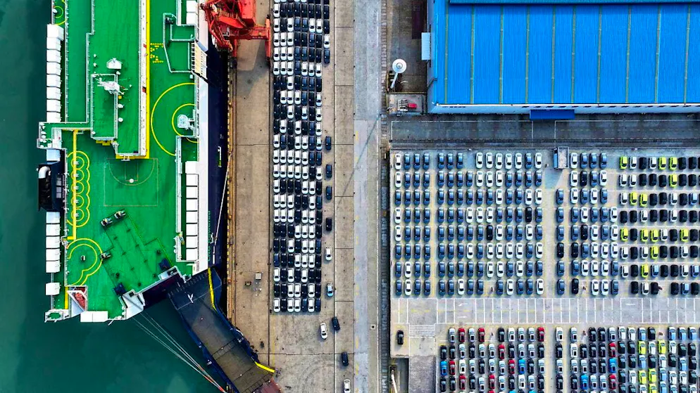 China's exports rose only slightly in the first two months of the year. (archive image)