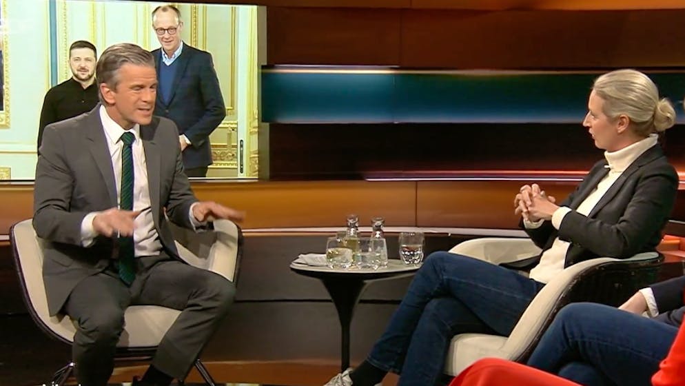 Exchange of blows on TV. When Weidel says a sentence about Selenskyj, Lanz bursts his collar