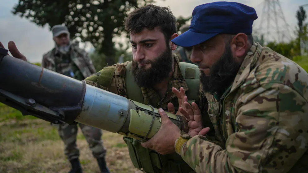 Aktivisten melden mehr als Tausend Tote in Syrien - Gallery. Syrische Sicherheitskräfte gehen gegen Anhänger des gestürzten syrischen Präsidenten al-Assad vor. 