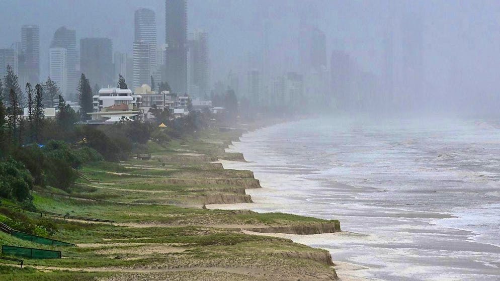 dpatopbilder - Beach erosion on the Gold Coast. Photo: Dave Hunt/AAP/dpa