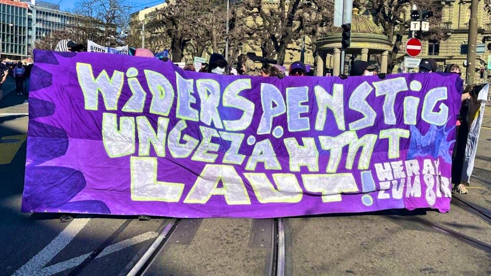 Several hundred people demonstrated against "patriarchal repression" in Bern to mark International Women's Day.