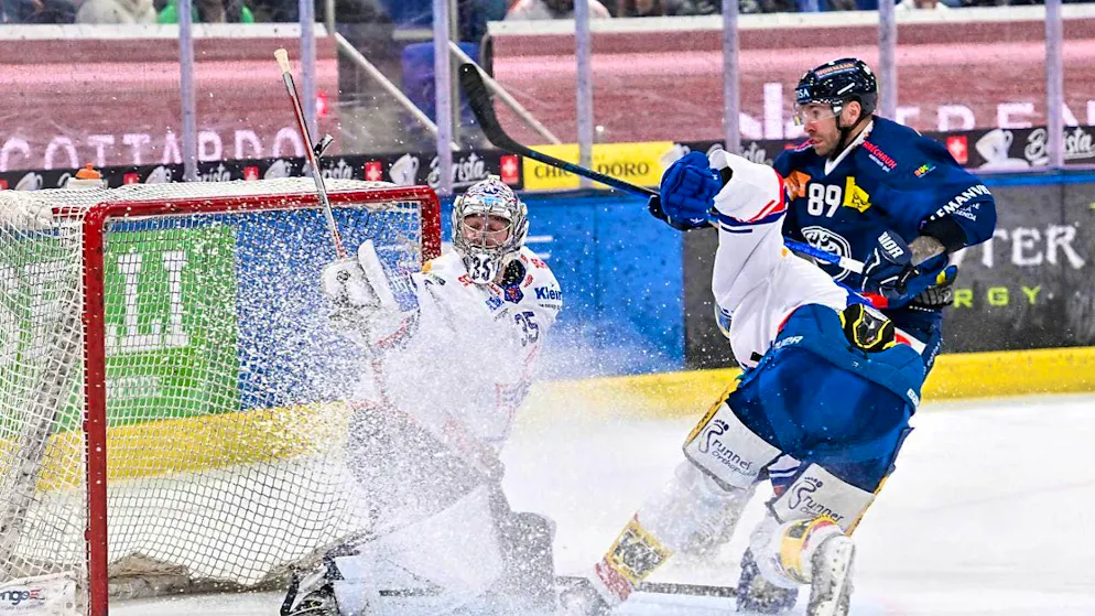 Offensive spectacle with nine goals: In the end, Kloten's goalie Ludovic Waeber keeps the upper hand against Ambri-Piotta with Chris DiDomenico