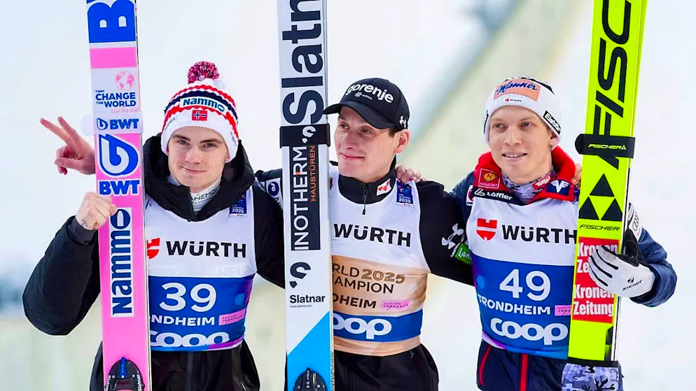 The medal winners in the competition from the large hill (from left): Marius Lindvik, Domen Prevc, Jan Hörl.