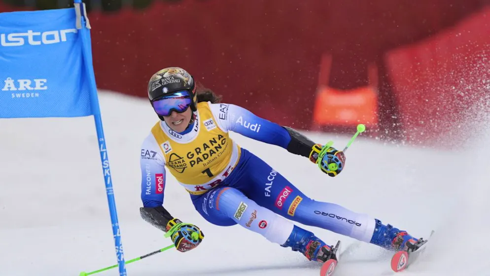 Topfavoritin Federica Brignone gibt sich im ersten Lauf des Riesenslaloms in Are keine Blösse