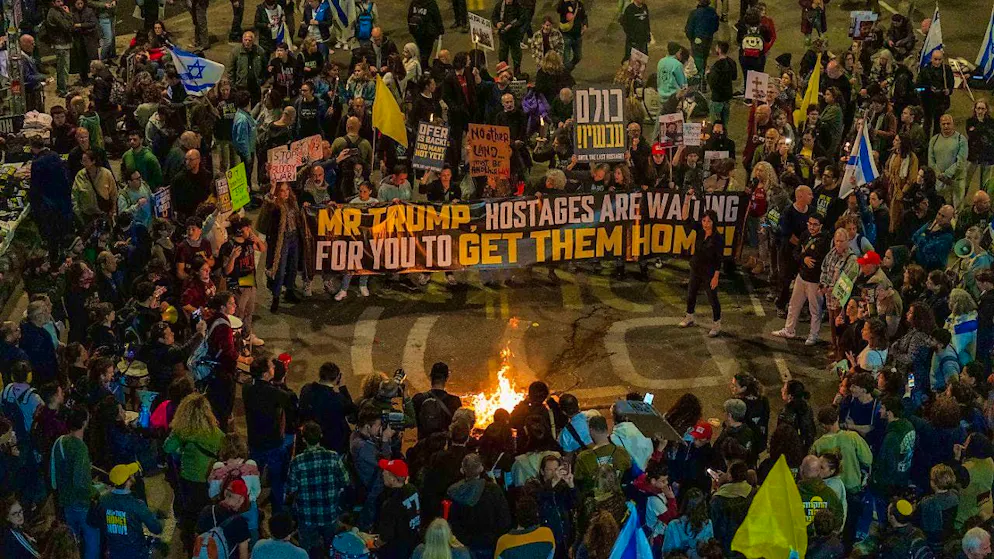 People take part in a demonstration in Tel Aviv demanding the immediate release of hostages held by Hamas in the Gaza Strip. Photo: Ariel Schalit/AP/dpa