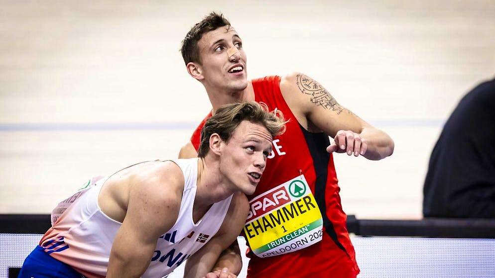 Swiss Athletics aims for number 1 in the medal table - Gallery. Simon Ehammer and winner Sander Skotheim look at the scoreboard after the 1000 m run