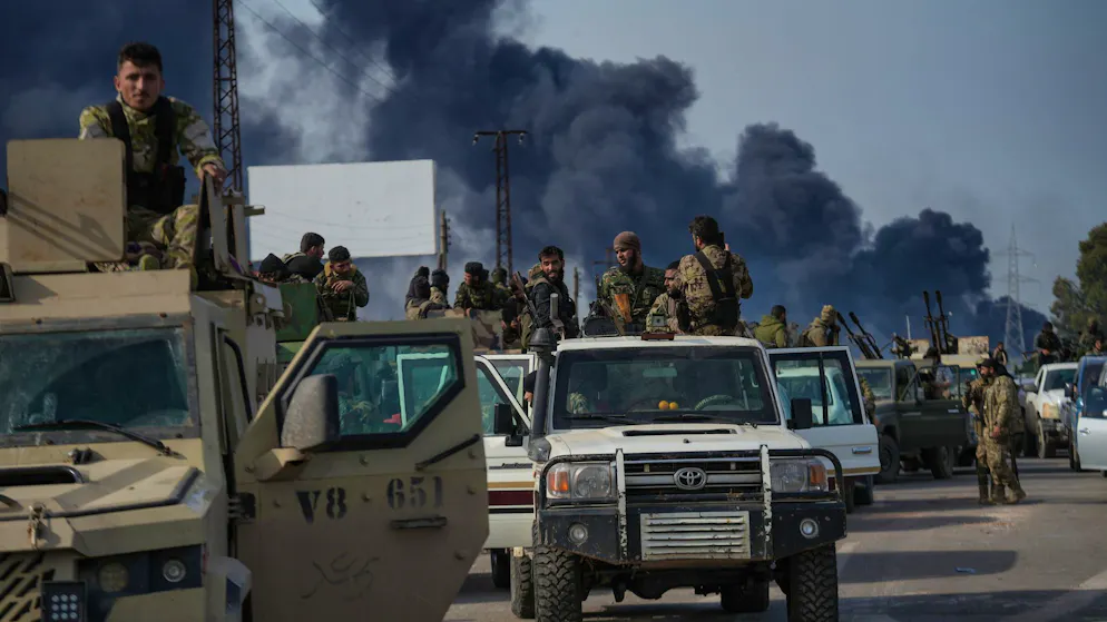 Aktivisten melden mehr als Tausend Tote in Syrien - Gallery. Die syrischen Streitkräfte liefern sich heftige Gefechte mit Anhängern des gestürzten Ex-Präsidenten al-Assad. (Archivbild)  