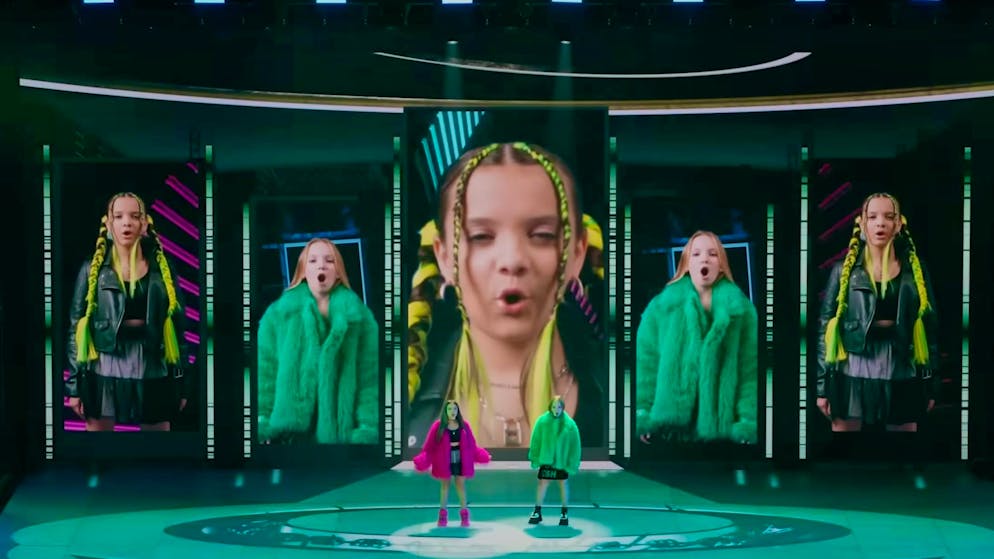 The two girls sing the song "Sigma Boy".