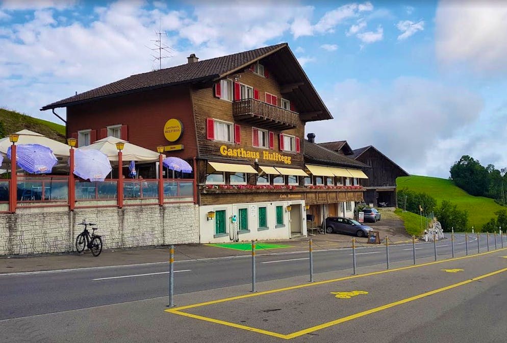 Sometimes motorcyclists stay up until two or three in the morning in the parking lot in front of the Hulftegg inn.