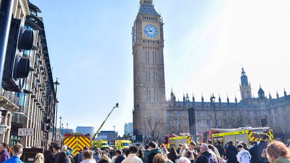 Crowds and emergency services are on the scene. Photo: Vuk Valcic/ZUMA Press Wire/dpa