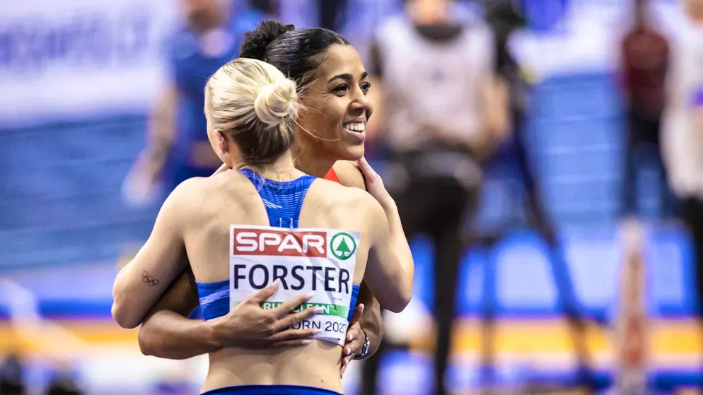 Mujinga Kambundji wins silver.